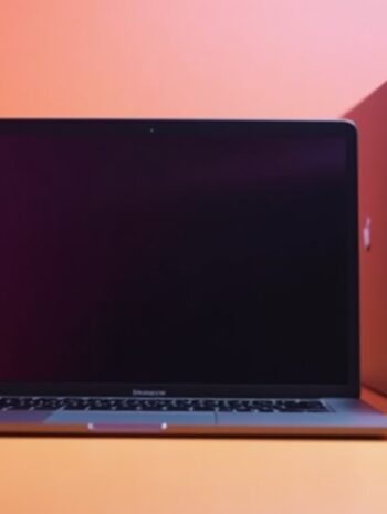 macbook vs laptop comparison